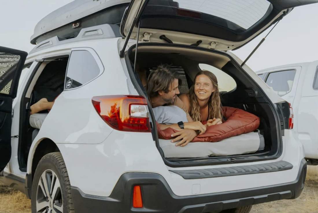 a happy camper using the luno life air mattress 2.0